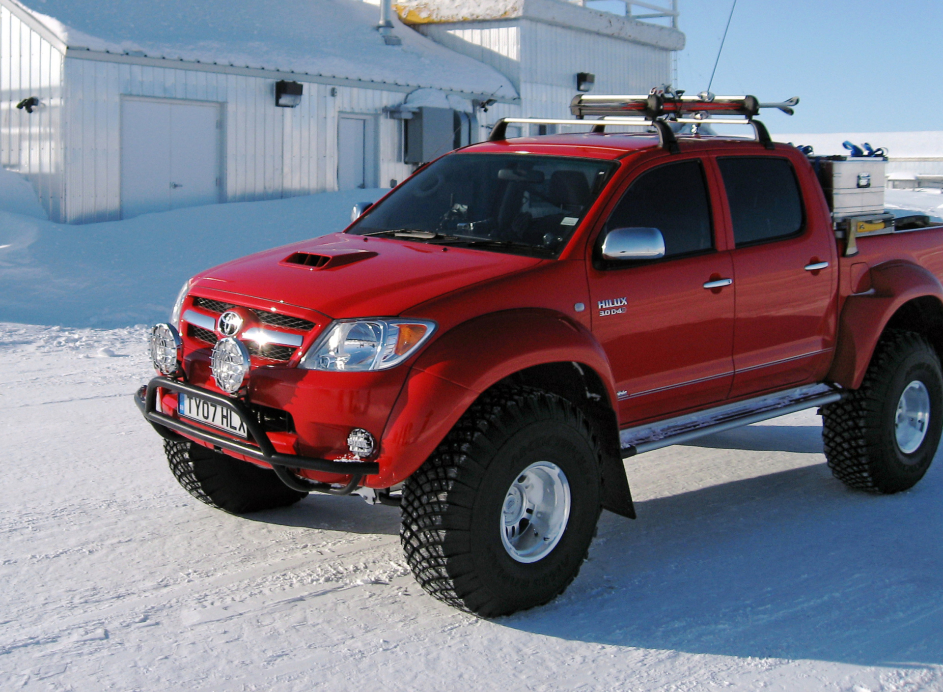 Fondo de pantalla Top Gear Toyota Hilux 1920x1408