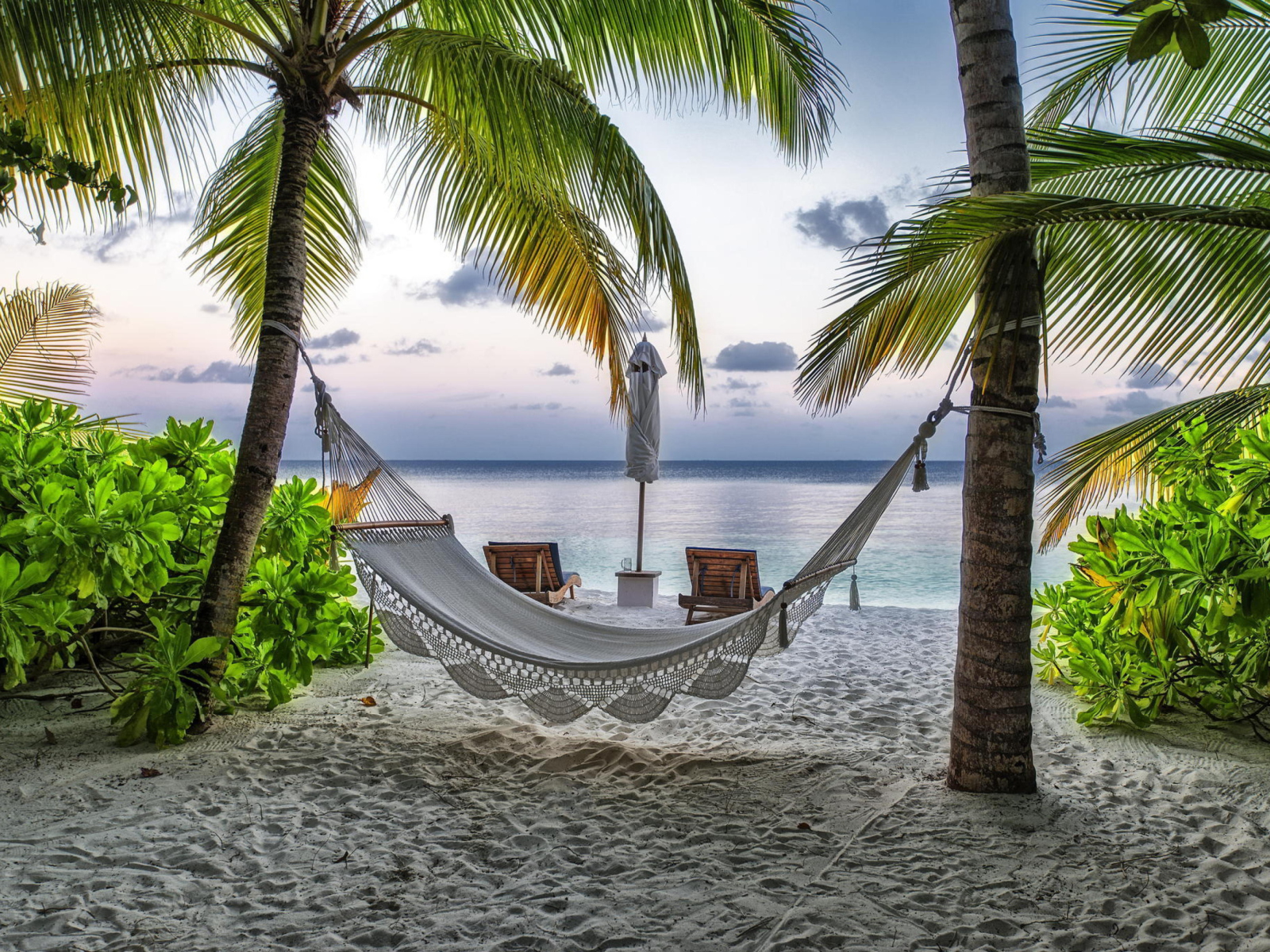 Screenshot №1 pro téma Hammock At Maldives Beach 1600x1200