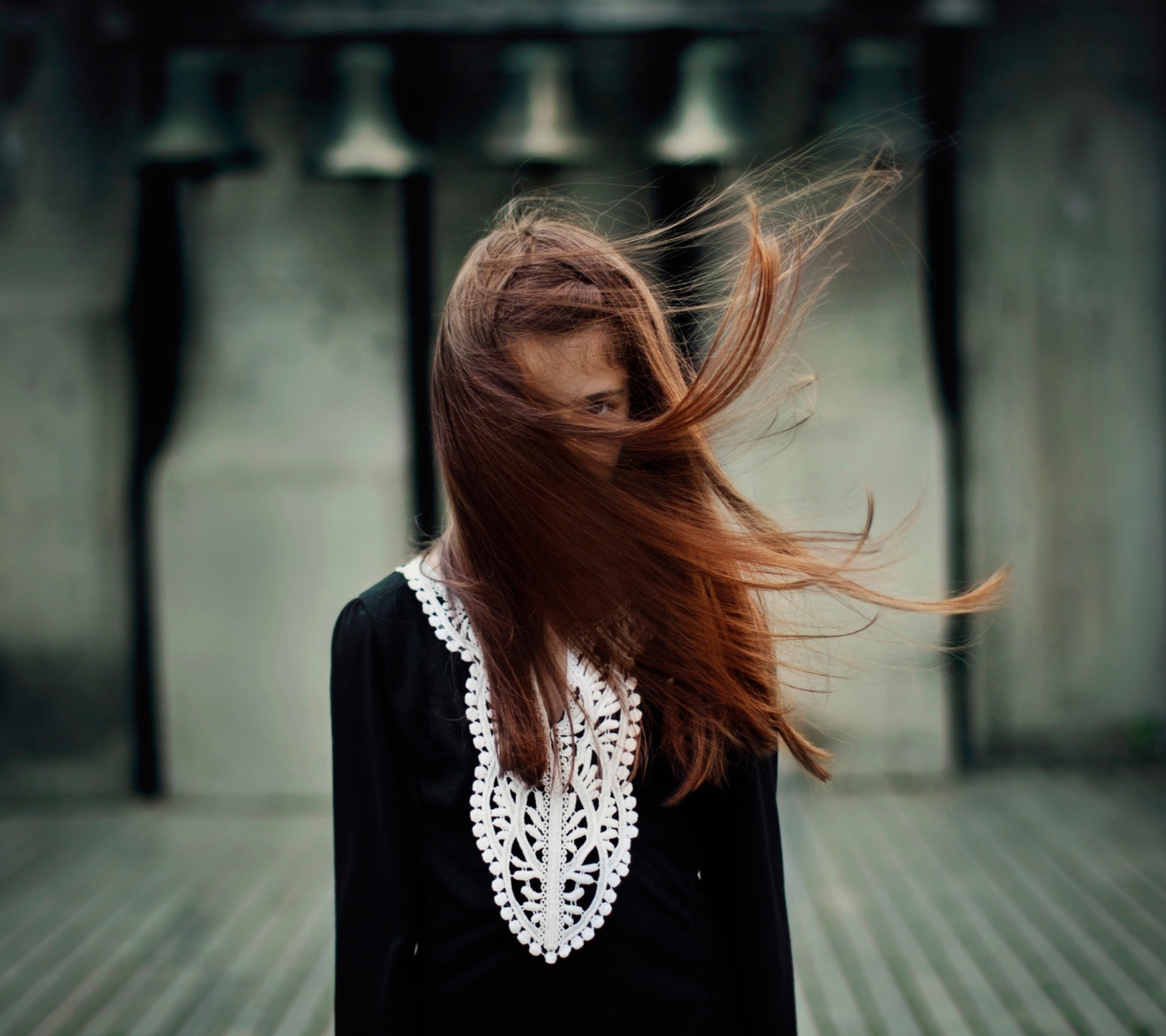 Das Brunette With Windy Hair Wallpaper 1440x1280
