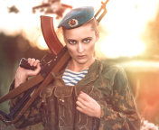 Sfondi Russian Girl and Weapon HD 176x144