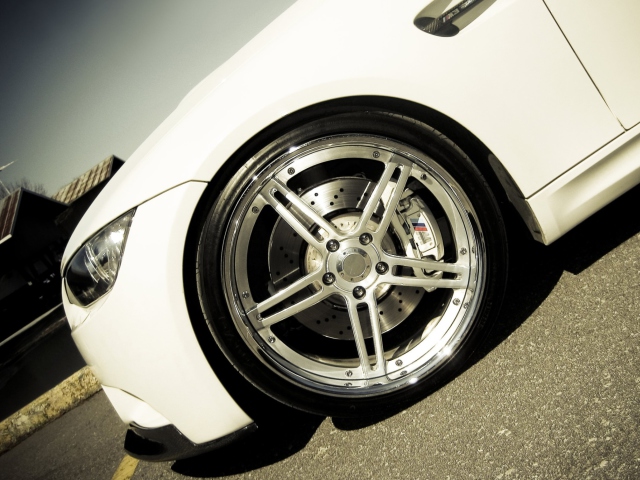 Bmw Wheel wallpaper 640x480