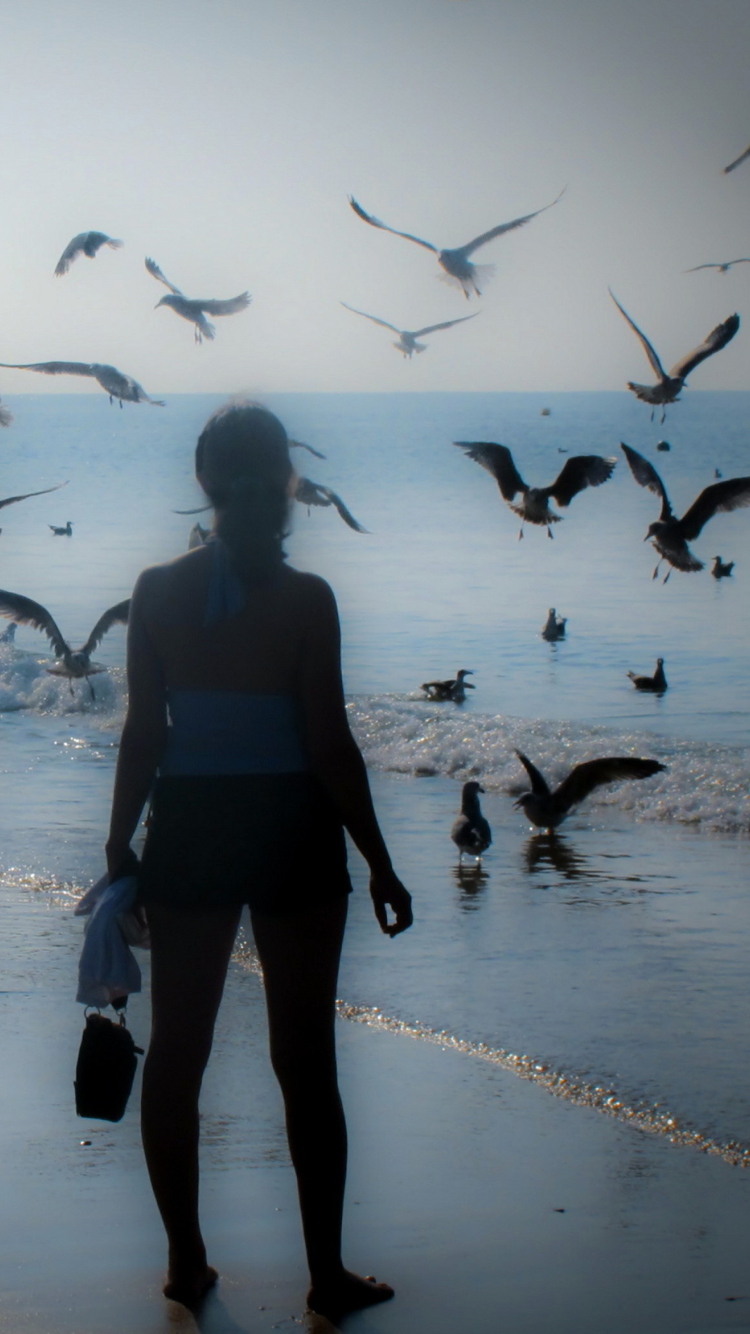 Fondo de pantalla Girl And Seagulls 750x1334