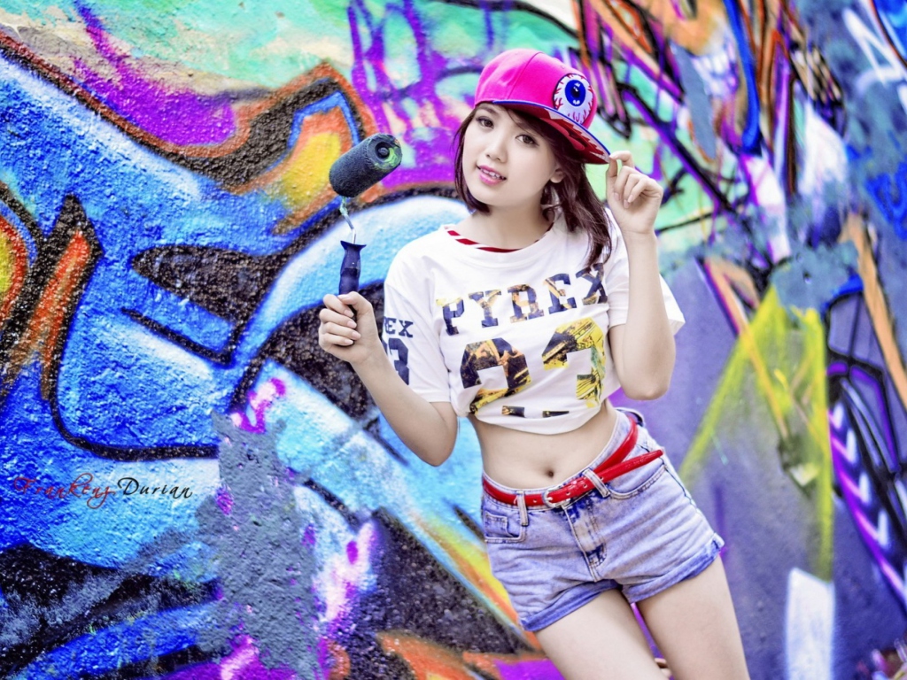 Das Cute Asian Graffiti Artist Girl Wallpaper 1024x768