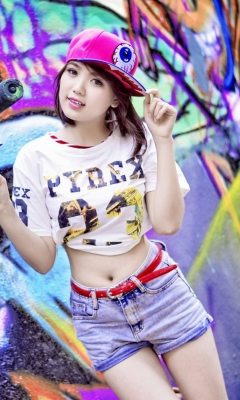 Das Cute Asian Graffiti Artist Girl Wallpaper 240x400
