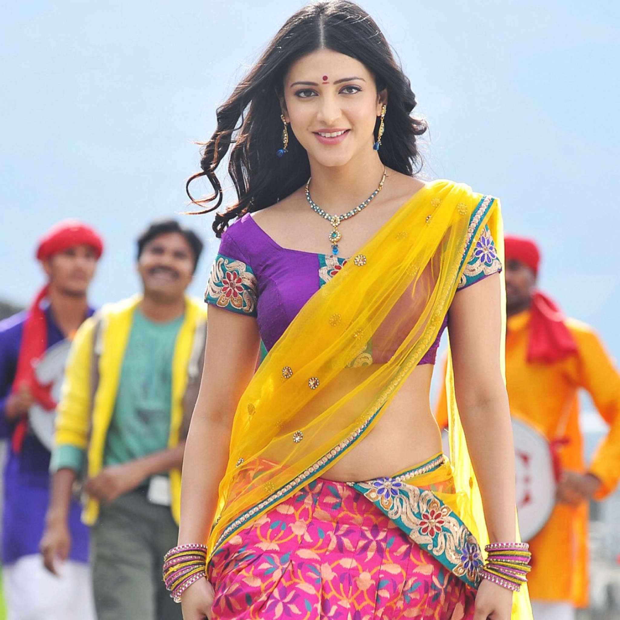 Das Shruti Hassan In Gabbar Singh Wallpaper 2048x2048