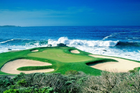 Fondo de pantalla Golf Field By Sea 480x320