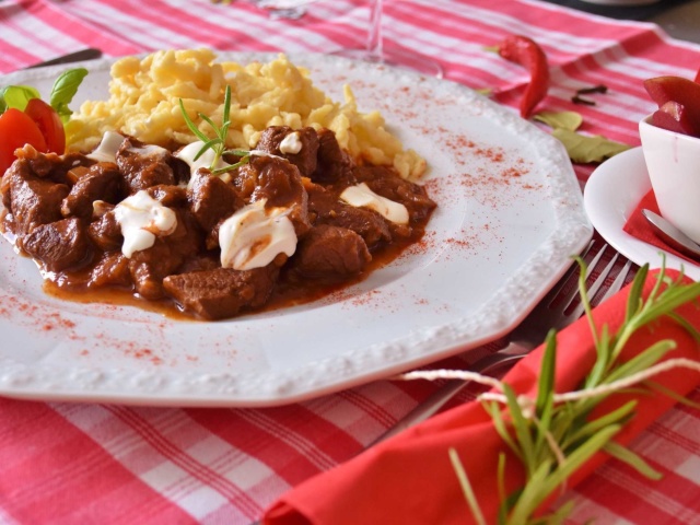 Hungarian Goulash wallpaper 640x480