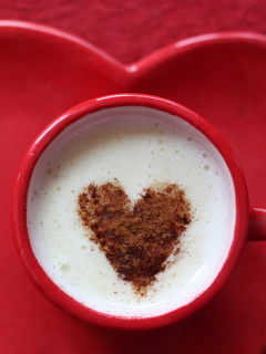 Das Small coffee mug and heart plate Wallpaper 240x320