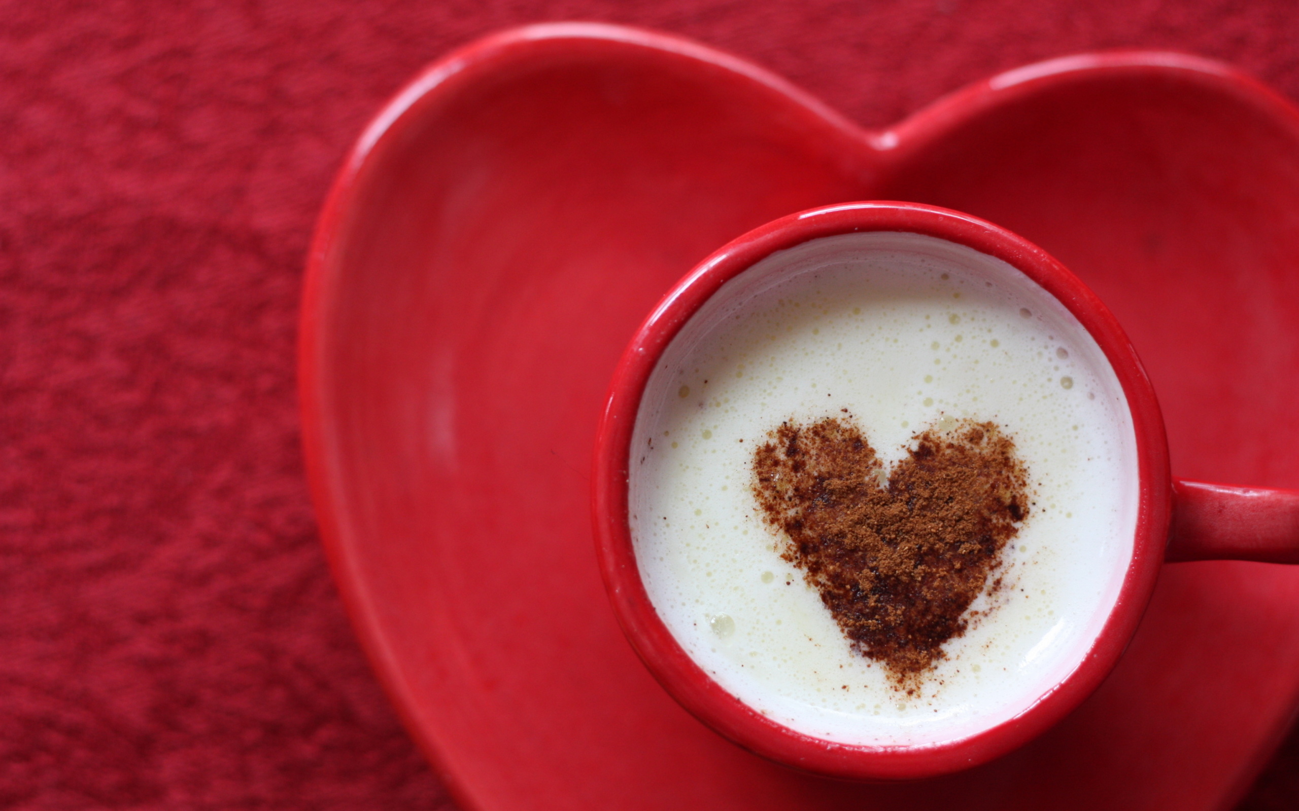 Small coffee mug and heart plate wallpaper 2560x1600