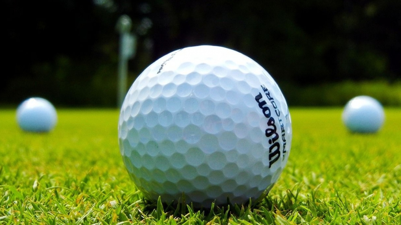 Fondo de pantalla Golf Ball 1366x768