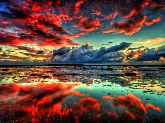 Das Red Clouds Wallpaper 640x480