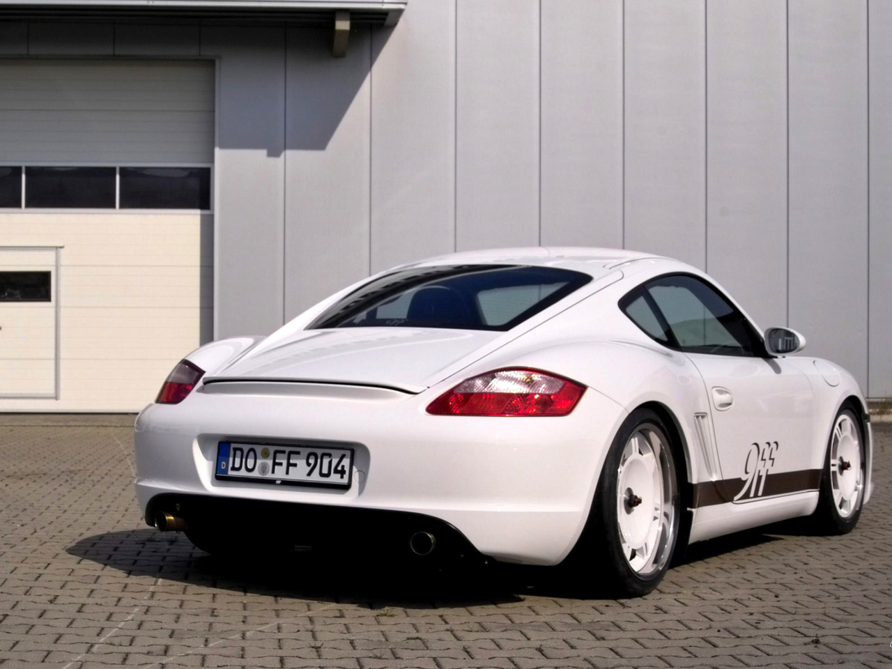 Porsche Cayman S wallpaper 1280x960