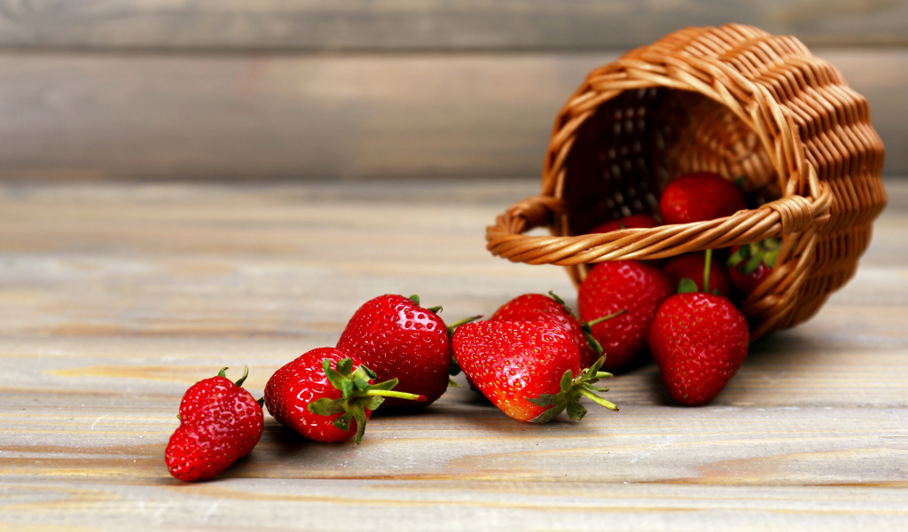 Das Strawberry Fresh Berries Wallpaper 1024x600