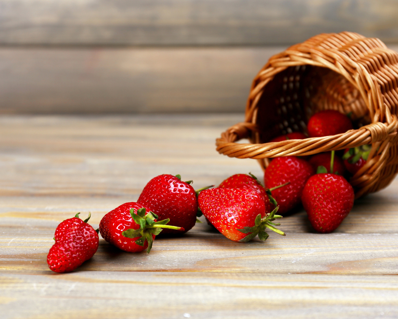 Das Strawberry Fresh Berries Wallpaper 1280x1024
