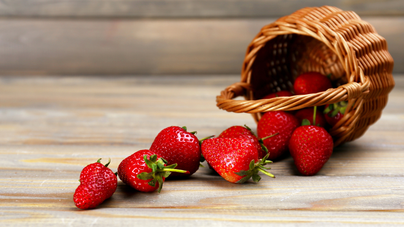 Das Strawberry Fresh Berries Wallpaper 1366x768