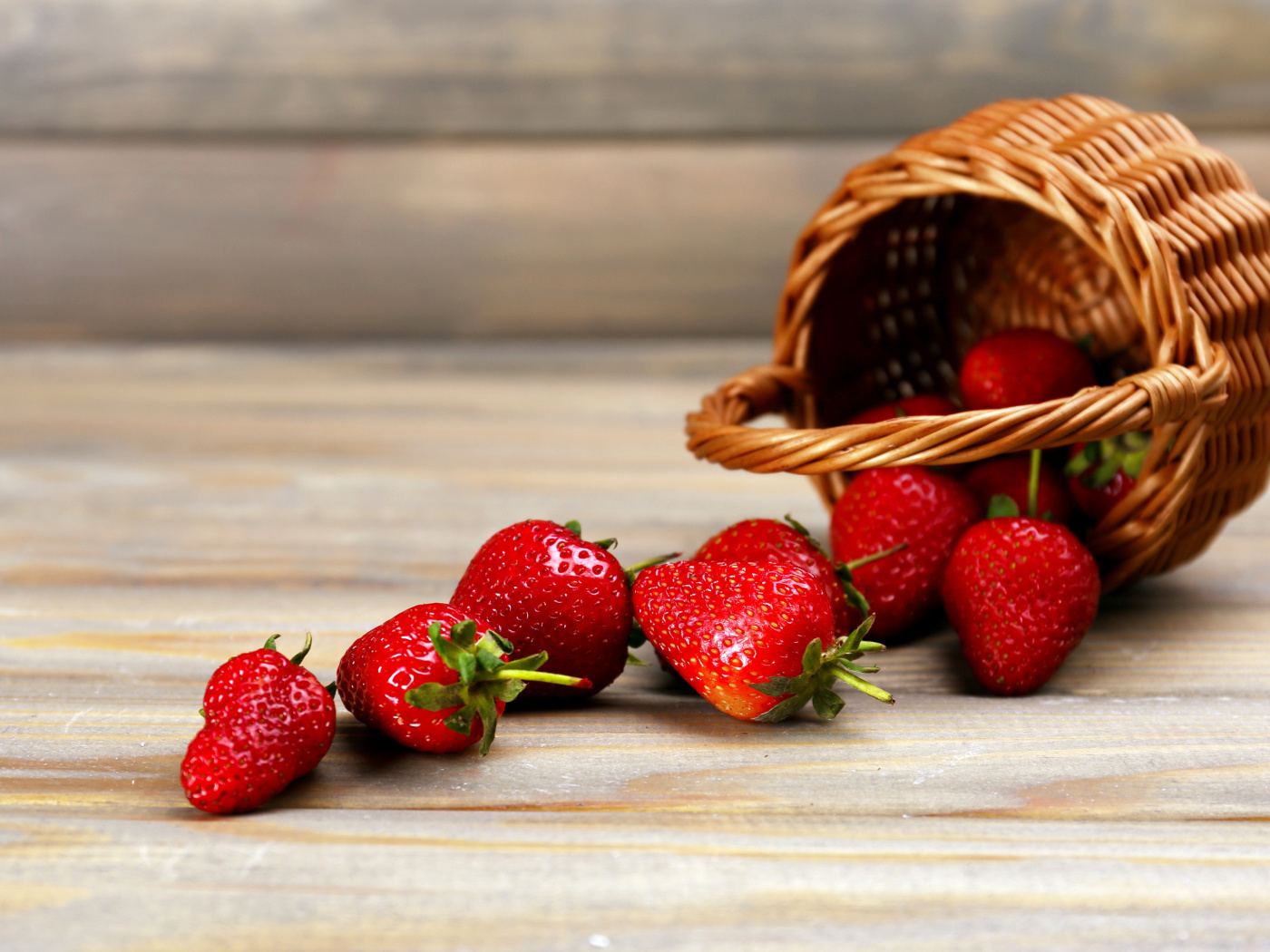 Strawberry Fresh Berries wallpaper 1400x1050