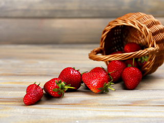 Das Strawberry Fresh Berries Wallpaper 320x240