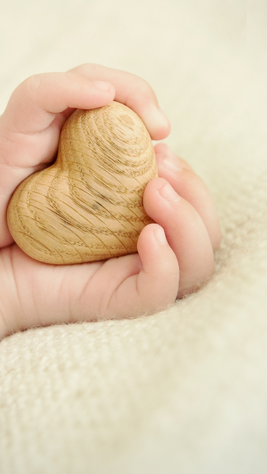 Sfondi Little Wooden Heart In Child's Hands 1080x1920