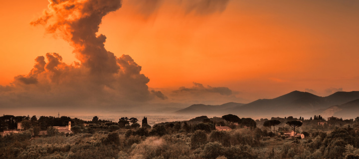 Fondo de pantalla Weather in Tuscany 720x320