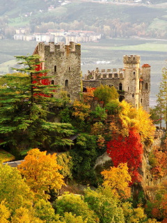 Screenshot №1 pro téma Brunnenburg Castle in South Tyrol 240x320