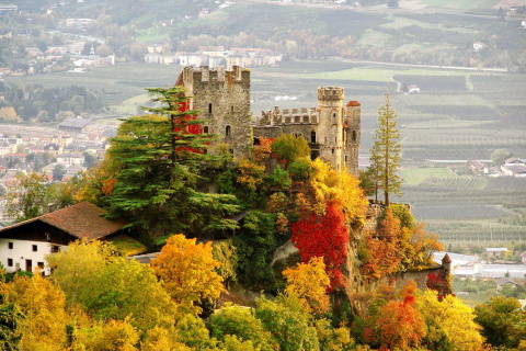 Обои Brunnenburg Castle in South Tyrol 480x320