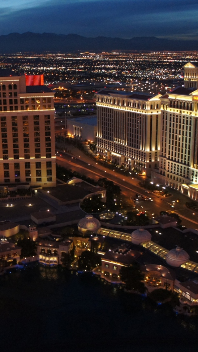 Das Vegas At Night Wallpaper 640x1136