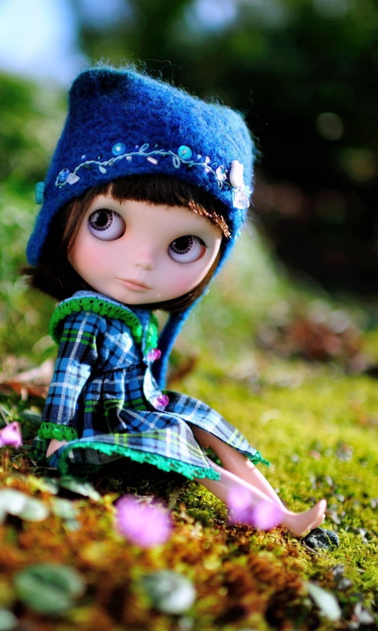 Das Cute Doll In Blue Hat Wallpaper 768x1280