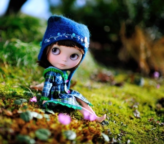 Cute Doll In Blue Hat - Obrázkek zdarma pro 208x208