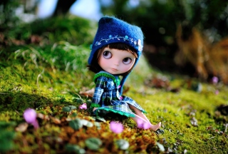 Cute Doll In Blue Hat - Obrázkek zdarma 