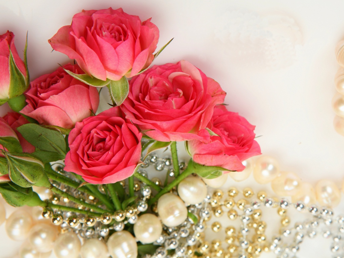 Fondo de pantalla Necklace and Roses Bouquet 1152x864