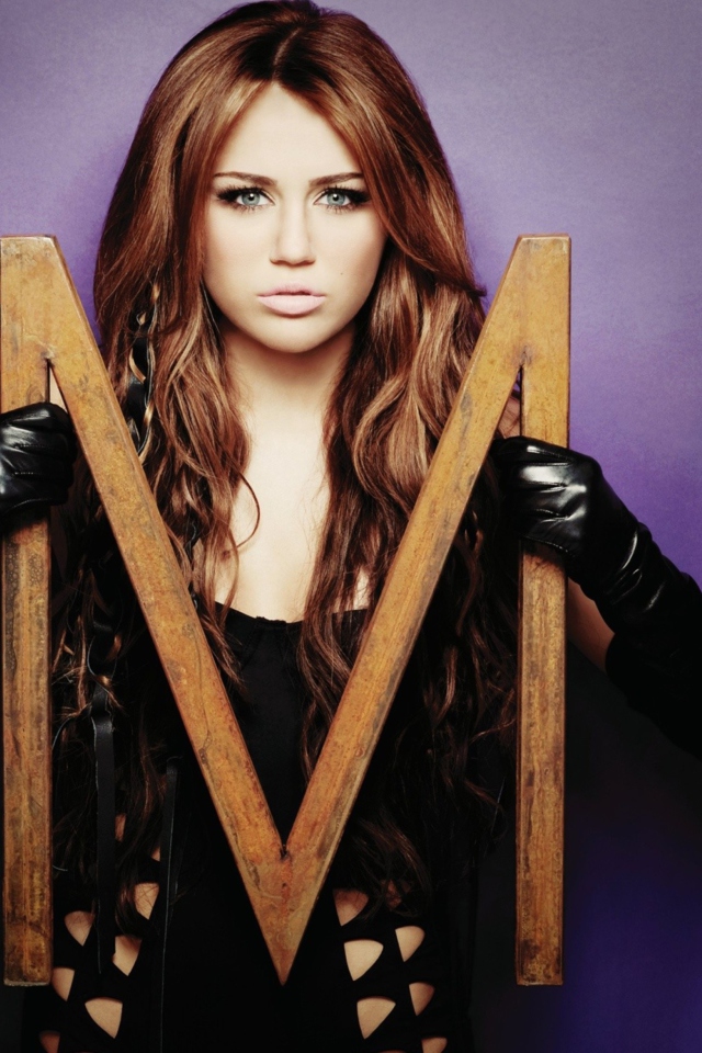 Обои Miley Cyrus Long Hair 640x960