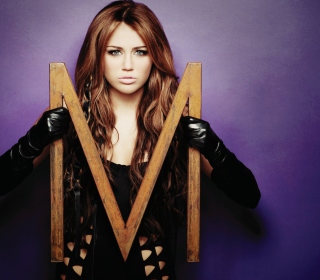 Kostenloses Miley Cyrus Long Hair Wallpaper für iPad