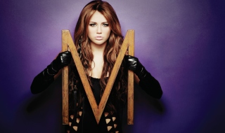 Kostenloses Miley Cyrus Long Hair Wallpaper für Android, iPhone und iPad