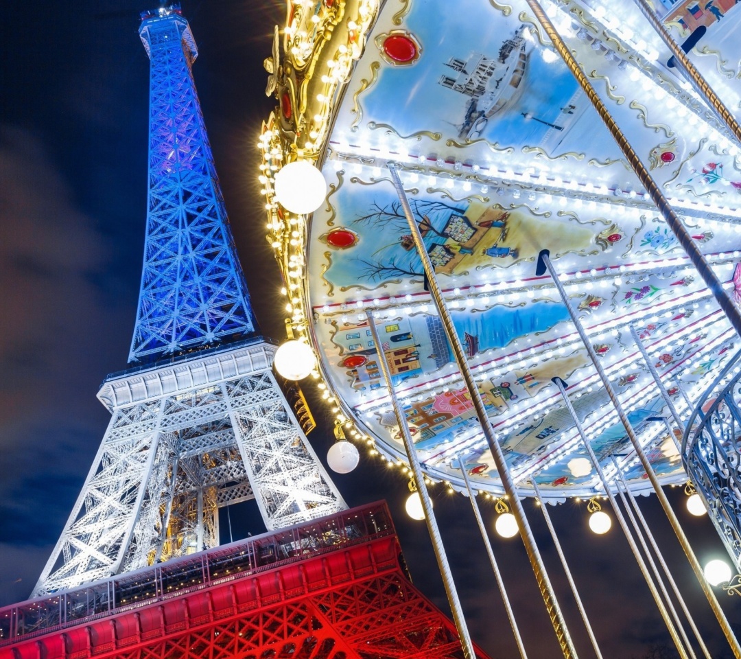 Обои Eiffel Tower in Paris and Carousel 1080x960