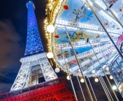 Das Eiffel Tower in Paris and Carousel Wallpaper 176x144