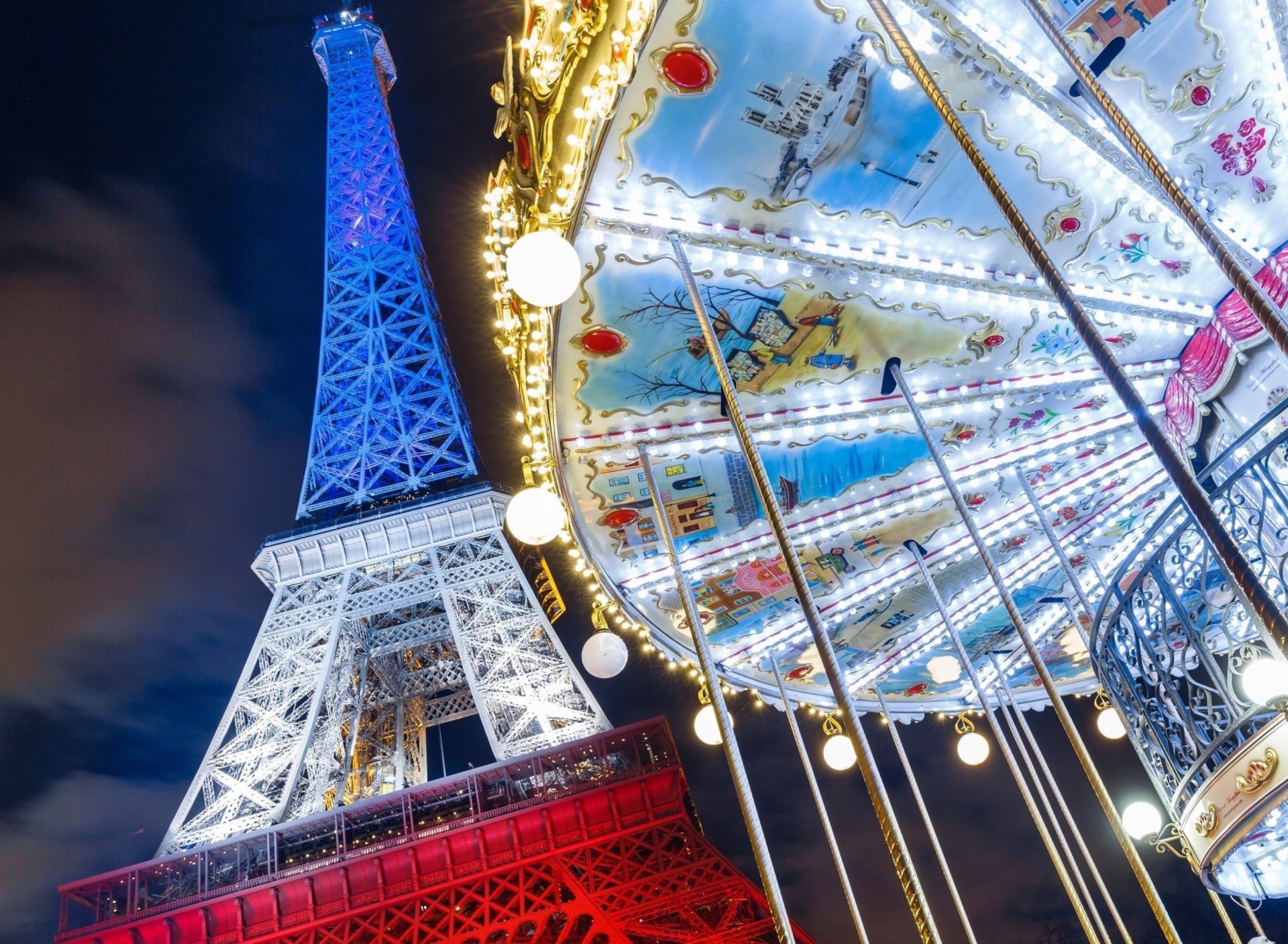Обои Eiffel Tower in Paris and Carousel 1920x1408