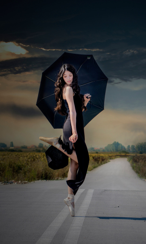 Sfondi Ballerina with black umbrella 480x800