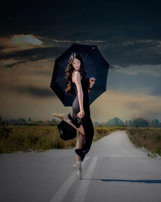 Kostenloses Ballerina with black umbrella Wallpaper für 320x480