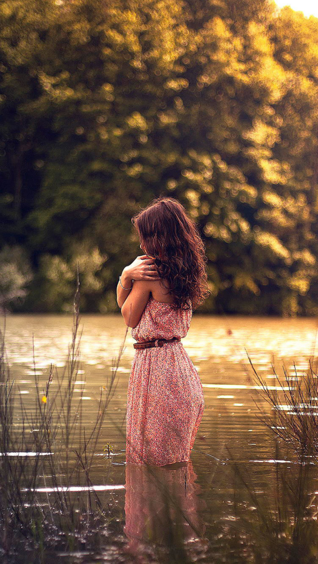 Girl In Summer Dress In River wallpaper 640x1136