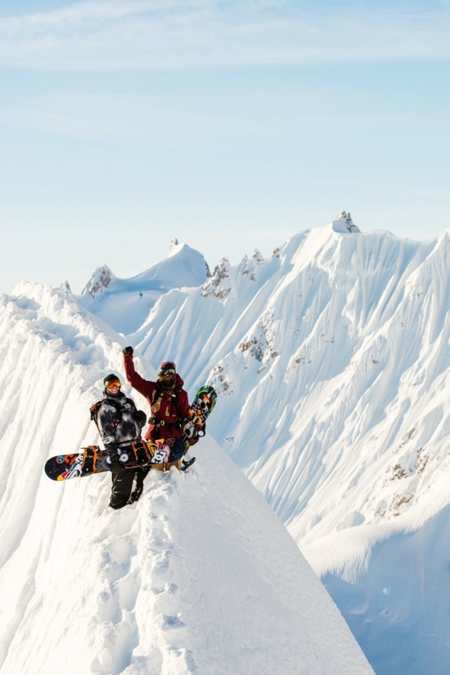 Das Snowboarding Resort Wallpaper 640x960