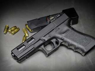 Glock 17 Pistol wallpaper 320x240
