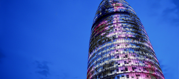 Обои Torre Agbar in Barcelona 720x320