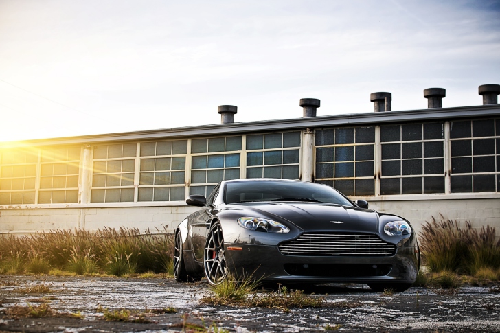 Screenshot №1 pro téma Aston Martin V8 Vantage