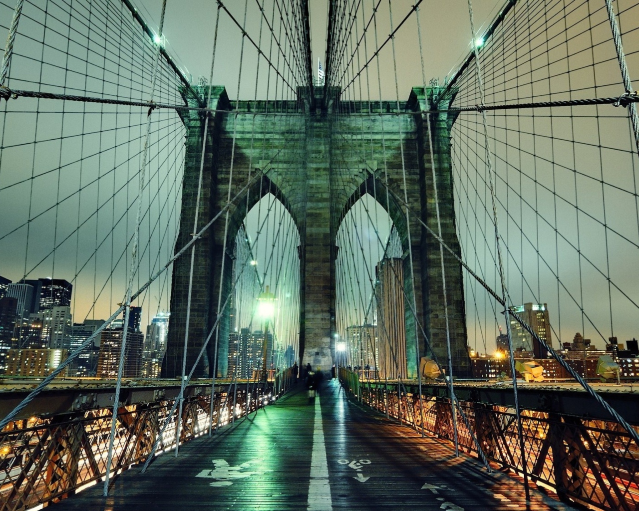 Обои Brooklyn Bridge At Night 1280x1024