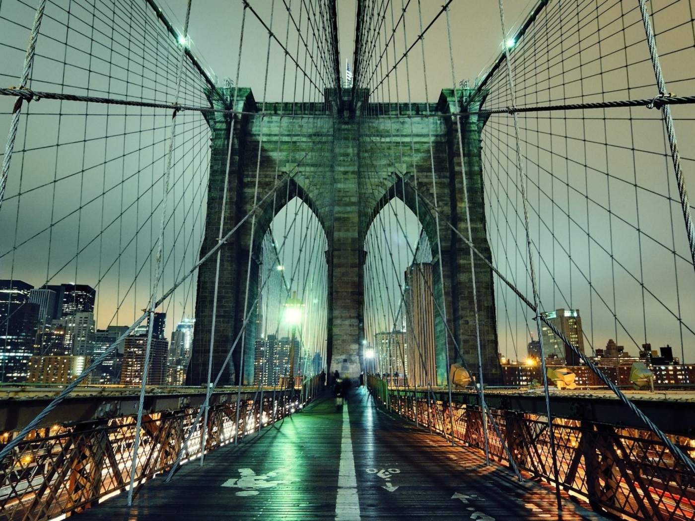 Screenshot №1 pro téma Brooklyn Bridge At Night 1400x1050