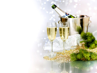 Обои Champagne To Celebrate The New Year 320x240