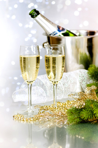 Screenshot №1 pro téma Champagne To Celebrate The New Year 320x480