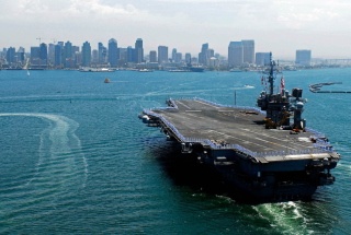 Kostenloses Military boats - USS Kitty Hawk Wallpaper für Samsung Galaxy A5