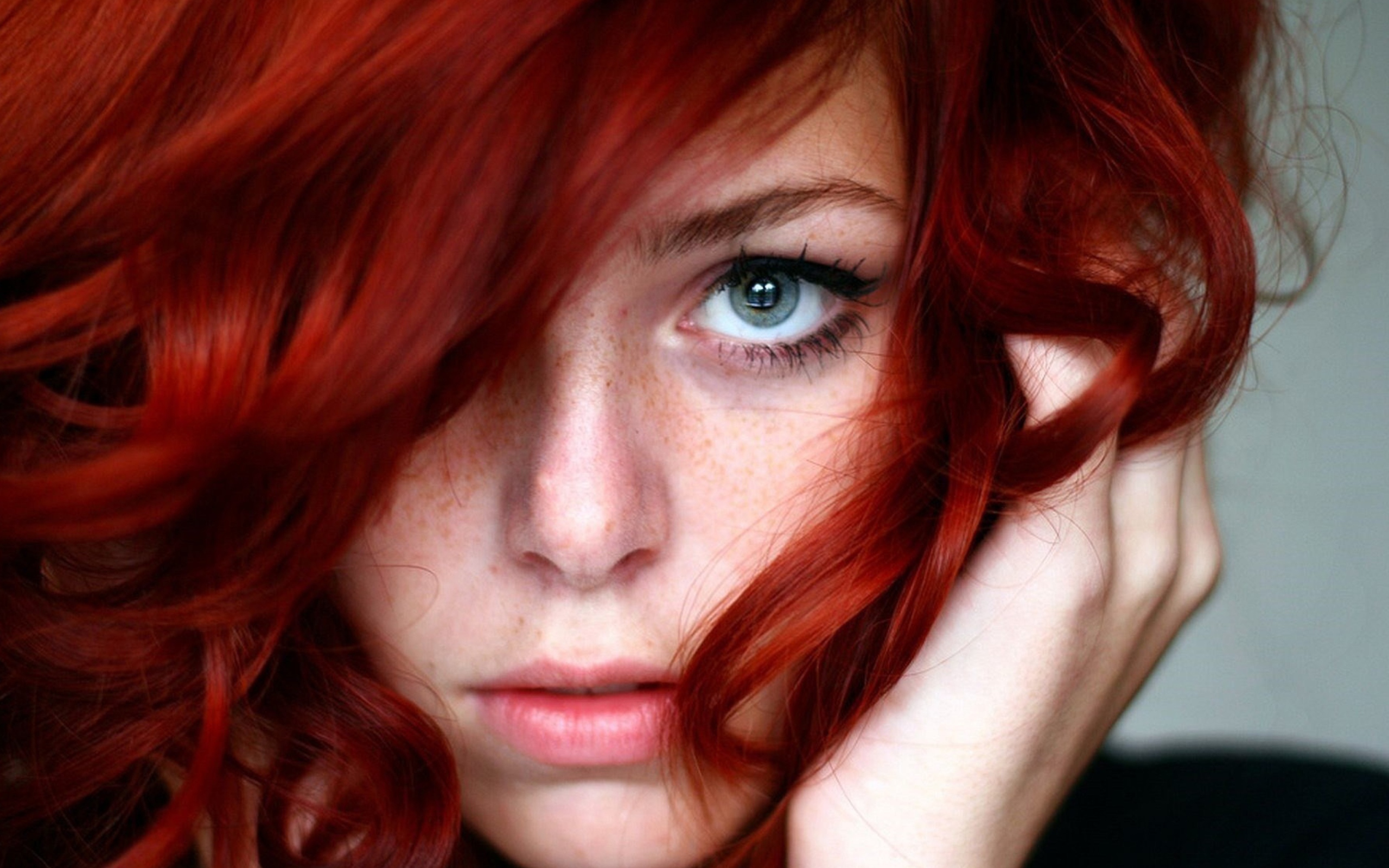 Beautiful Redhead Girl Close Up Portrait screenshot #1 2560x1600