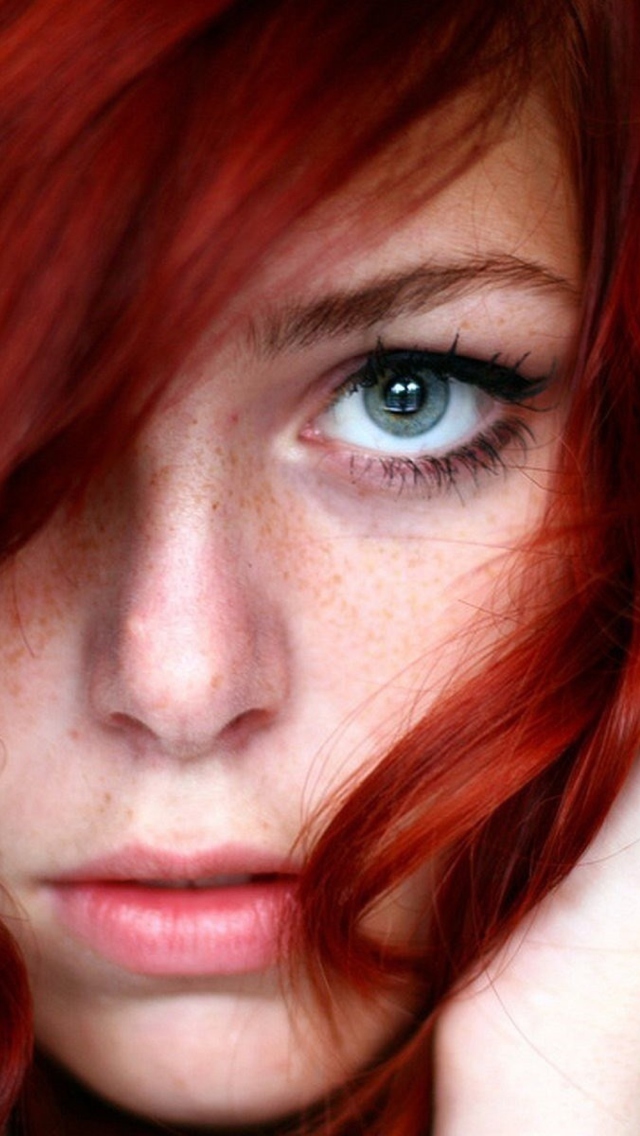 Beautiful Redhead Girl Close Up Portrait wallpaper 640x1136